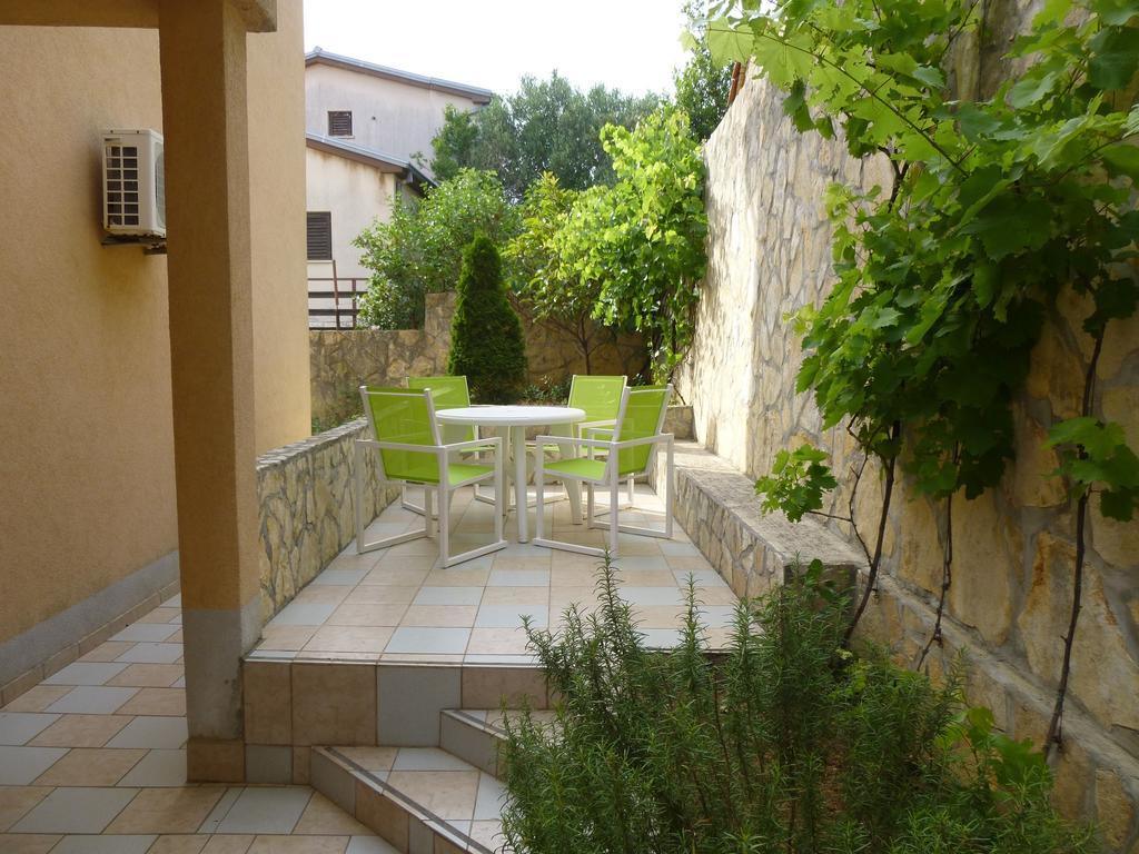 Apartments Villa Rosmarin Omišalj الغرفة الصورة