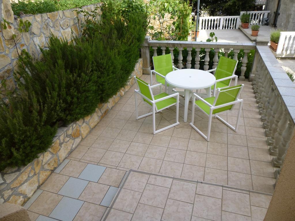 Apartments Villa Rosmarin Omišalj الغرفة الصورة