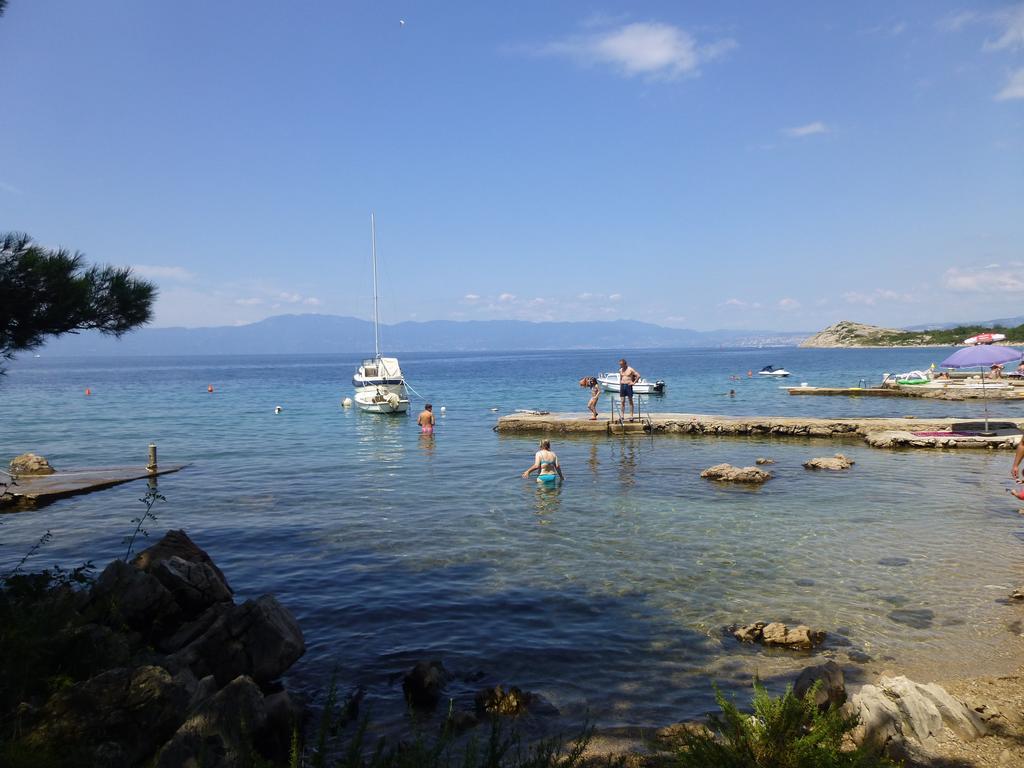 Apartments Villa Rosmarin Omišalj المظهر الخارجي الصورة