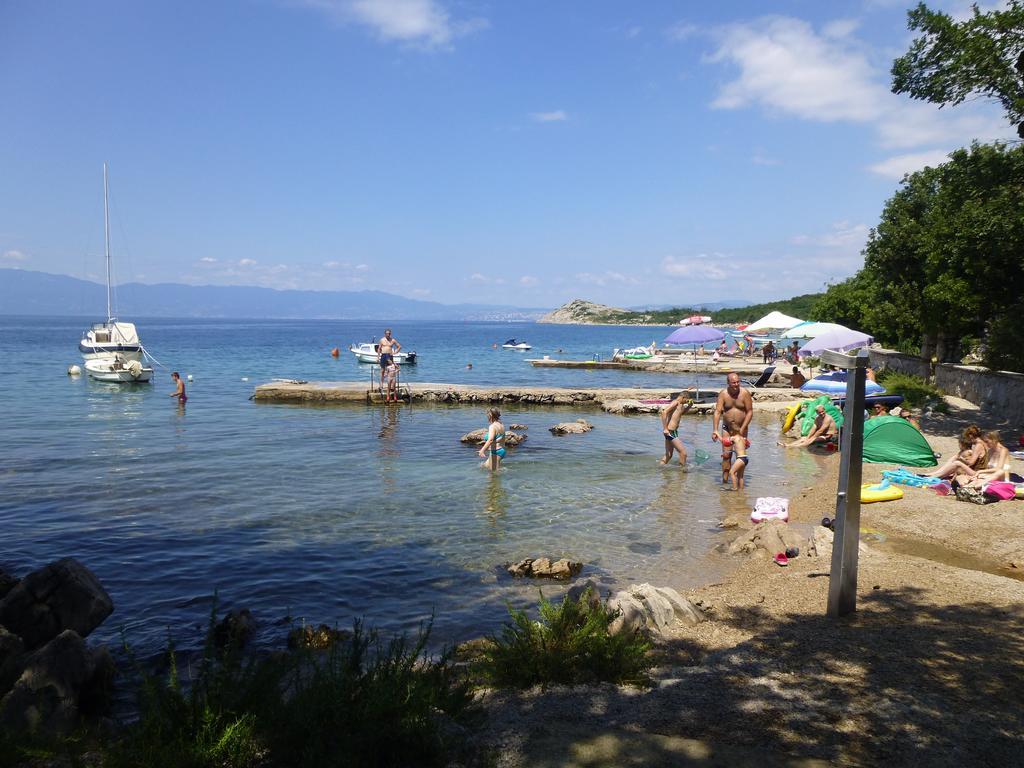 Apartments Villa Rosmarin Omišalj المظهر الخارجي الصورة