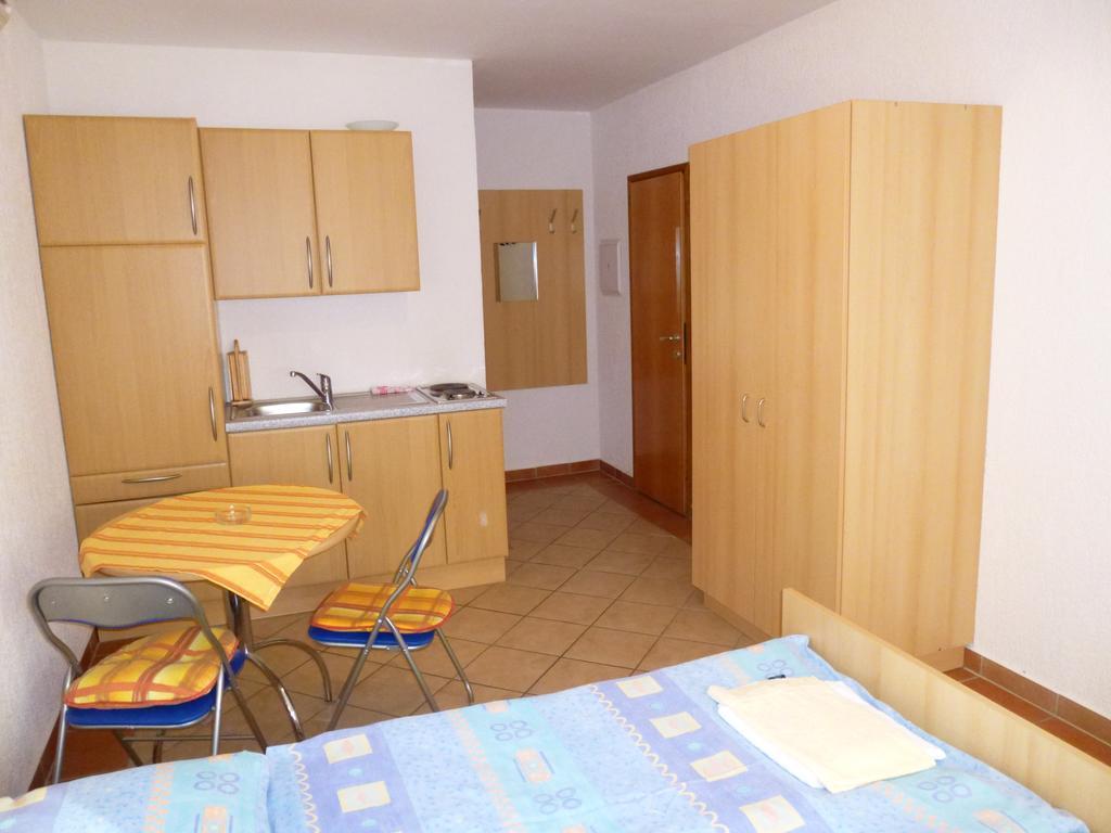 Apartments Villa Rosmarin Omišalj الغرفة الصورة