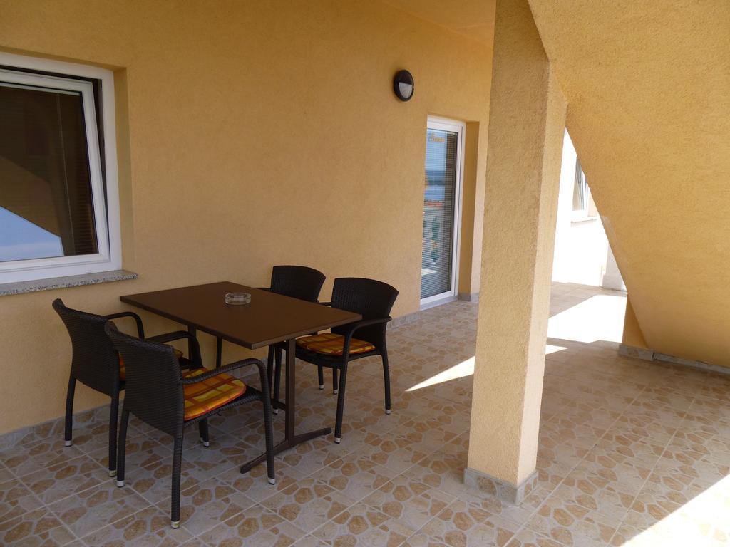 Apartments Villa Rosmarin Omišalj المظهر الخارجي الصورة
