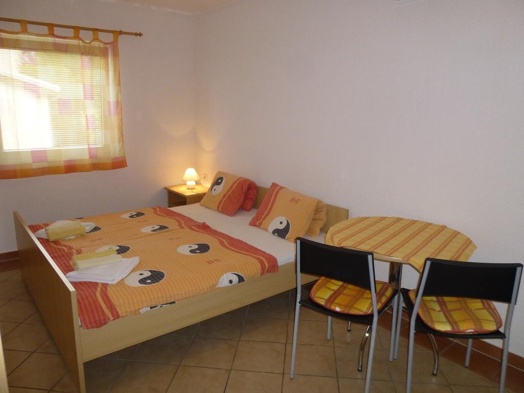 Apartments Villa Rosmarin Omišalj الغرفة الصورة