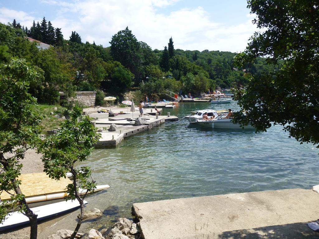 Apartments Villa Rosmarin Omišalj المظهر الخارجي الصورة