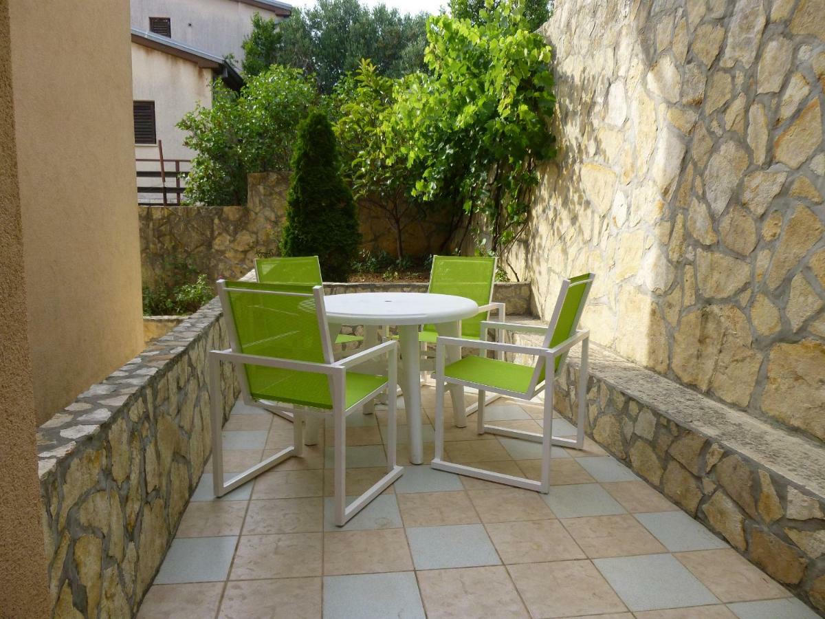 Apartments Villa Rosmarin Omišalj المظهر الخارجي الصورة
